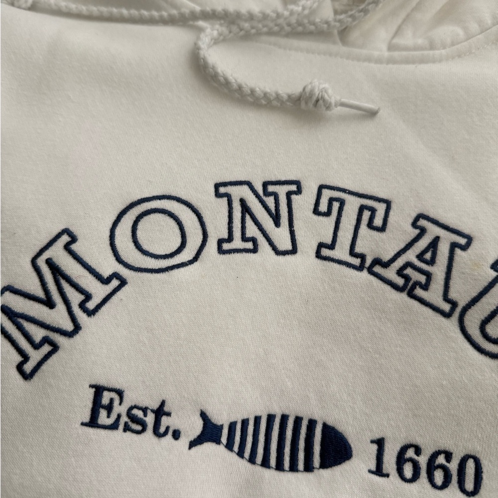 White Embroidered Montauk Hoodie with Embroidered Fish Design Size S 100% cotton - Picture 3 of 5